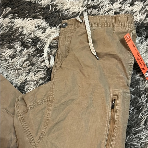 Vuori Tan Cargo Pants with Straight Leg Design - Picture 2 of 4
